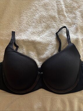 Victoria's Secret Black Molded T-Shirt Bra with Shimmer Trim